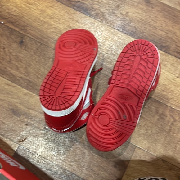 Nike Shoes - Picture 5 of 6